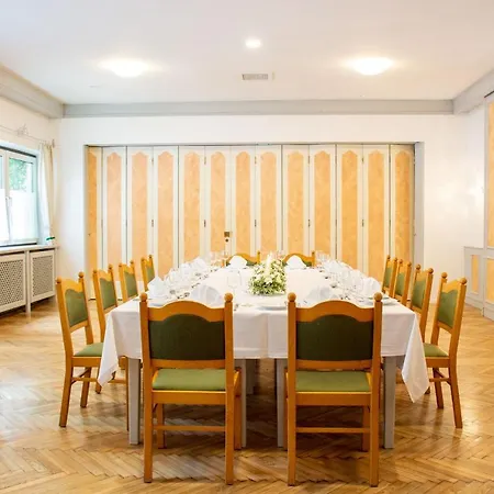 ホテル Post Am Traunsee ***s エーベンゼー