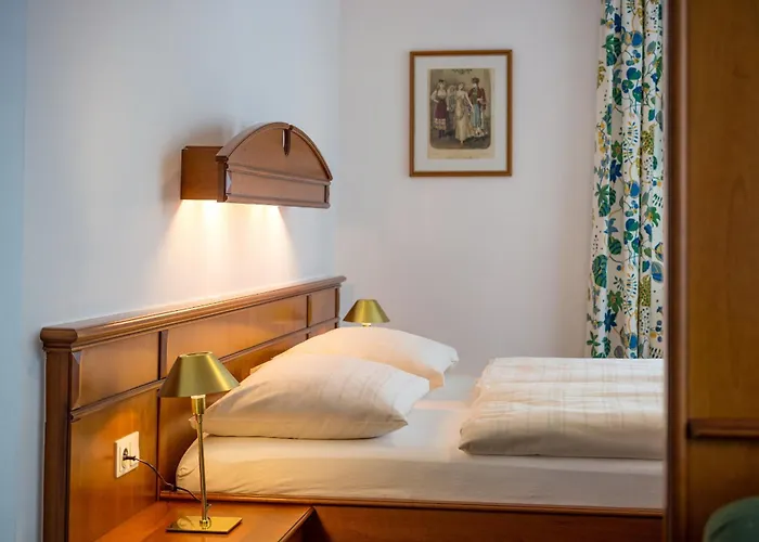 Post Am Traunsee ***s 3* エーベンゼー