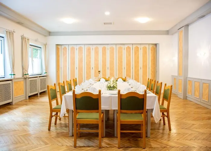 Otel Post Am Traunsee ***s Ebensee